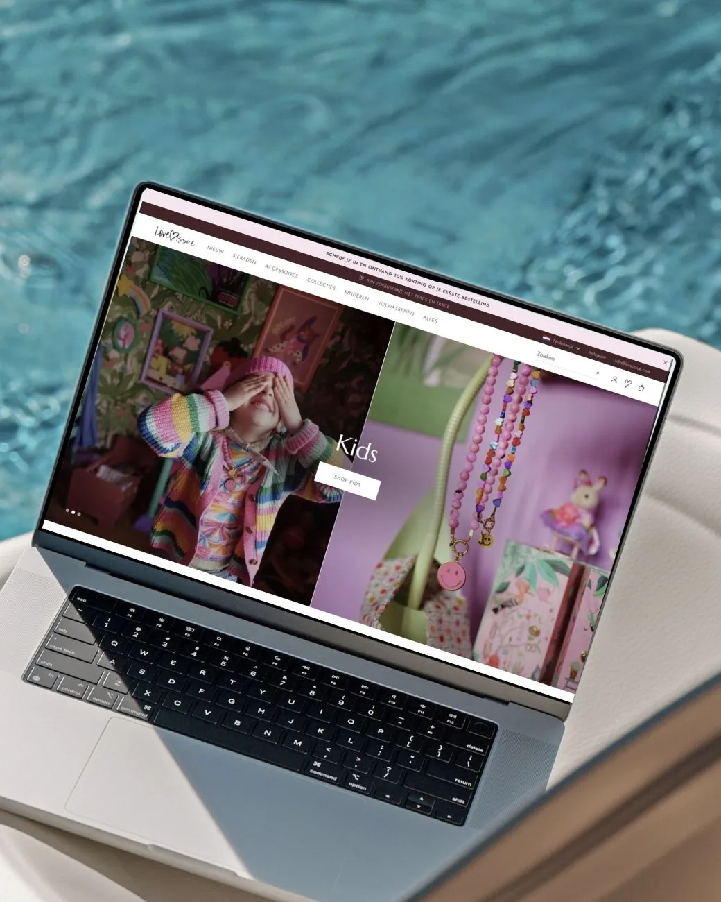 De webshop van LOVEissue op een laptop
